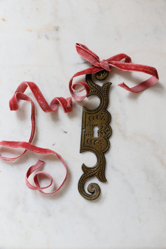 Vintage Brass Scroll Design Keyhole